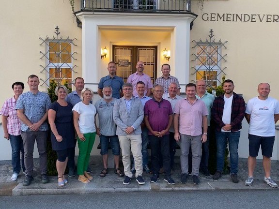 Gruppenbild_Gemeinderat.jpg  